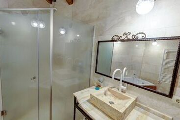 هتل Elegance Cave Suites & Restaurant