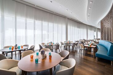 בית מלון כפרי Golden Tulip Marseille Euromed