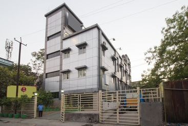 Отель Oyo Rooms Koti Imlibun Bus Station