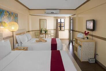 Whiterock Beach Hotel + Waterpark - Olongapo City