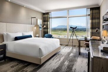 هتل Fairmont Vancouver Airport   Gold Experience