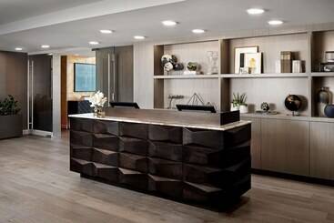 هتل Fairmont Vancouver Airport   Gold Experience