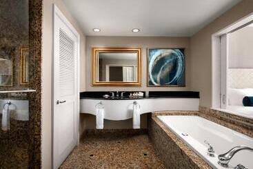 هتل Fairmont Vancouver Airport   Gold Experience