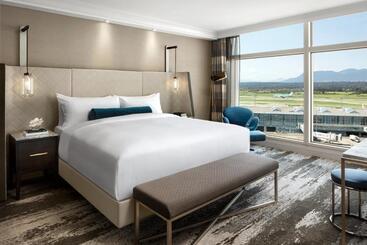 هتل Fairmont Vancouver Airport   Gold Experience