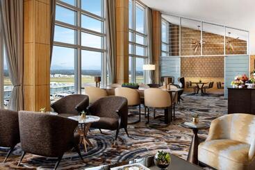 هتل Fairmont Vancouver Airport   Gold Experience