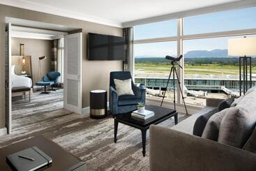 هتل Fairmont Vancouver Airport   Gold Experience
