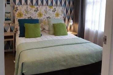 Asure Destiny On Fitzherbert Motel