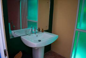 تختخواب و صبحانه Feel Beach Villa