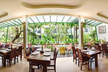 هتل Coco Retreat Phuket Resort & Spa