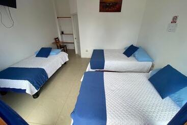هتل Hospedaje Delfin Azul