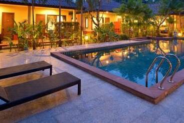 هتل Happy Cottage