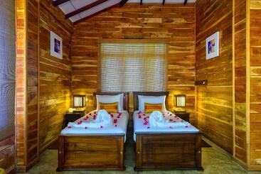 هتل Karunakarala Ayurveda Resort