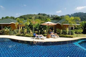 هتل Palm Garden Resort