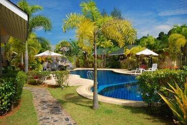 هتل Palm Garden Resort