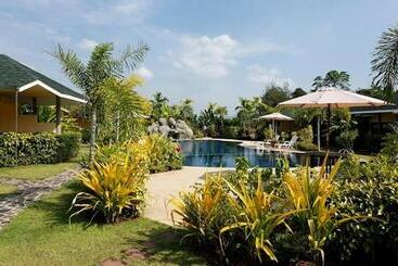 هتل Palm Garden Resort