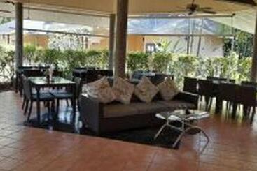 هتل Palm Garden Resort