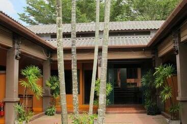 هتل Phuket Siam Villas   Sha Plus