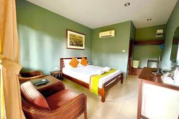 هتل Phuket Siam Villas   Sha Plus