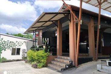 هتل Phuket Siam Villas   Sha Plus