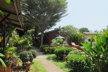 هتل Phuket Siam Villas   Sha Plus