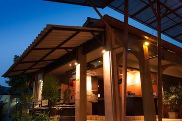 هتل Phuket Siam Villas   Sha Plus