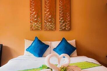هتل Phuket Siam Villas   Sha Plus