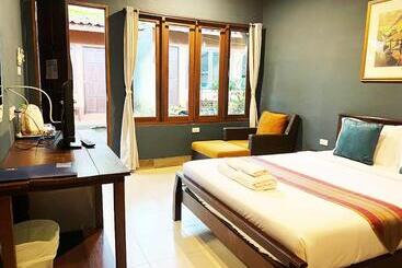 هتل Phuket Siam Villas   Sha Plus