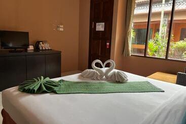 هتل Phuket Siam Villas   Sha Plus