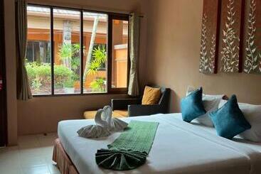 هتل Phuket Siam Villas   Sha Plus