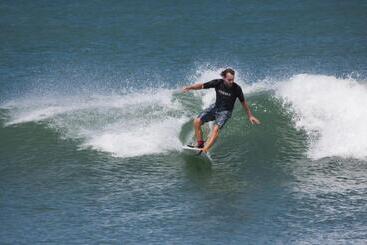 هتل The Blue Wave