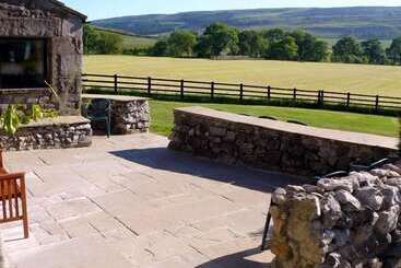 Skirfare Barn