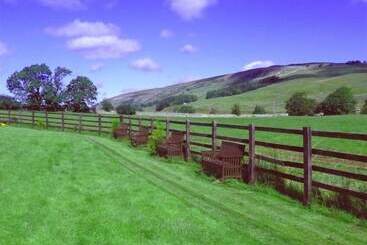 Skirfare Barn
