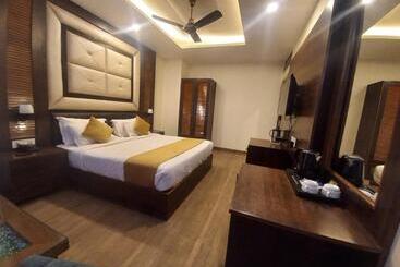 هتل Blue Orchid   A 3 Star Heaven In Tricity