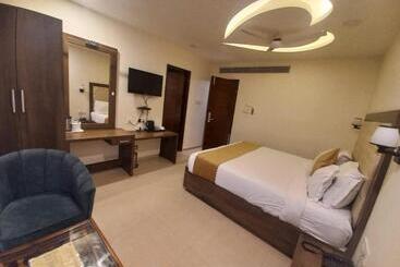 هتل Blue Orchid   A 3 Star Heaven In Tricity