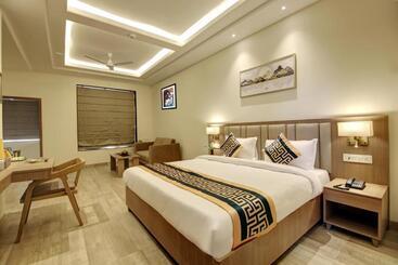 Airport Hotel Asian Blue Luxury