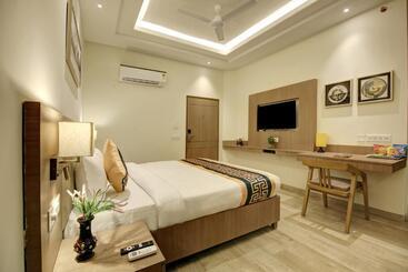 Airport Hotel Asian Blue Luxury