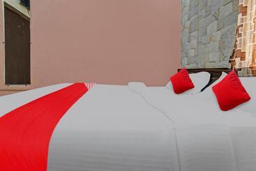 هتل Flagship The Hangout Residency Inn