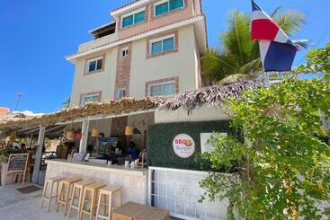 هتل Grand Caribe Beach Club And Spa   Playa Los Corales