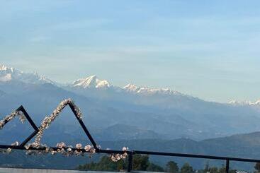 هتل Mountains Mirror