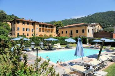 Park Hotel Regina   With Air Condition And Pool - Bagni di Lucca