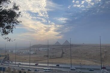 هتل Pyramita