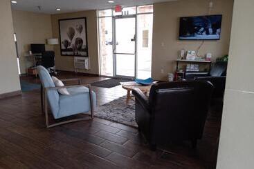 فندق Super 8 Belen