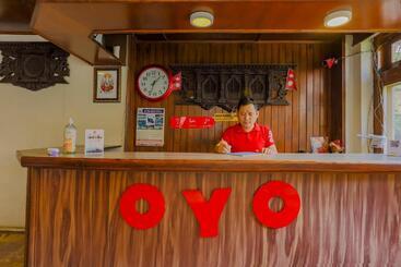هتل Oyo 795  Holiday Inn
