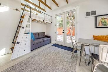 هتل Pueblo Street Tiny Home