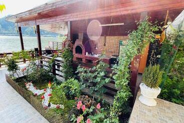پانسیون Casa Camelia