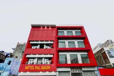 Collection O Hotel Pal Avadh