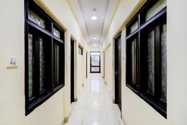 Collection O Hotel Pal Avadh