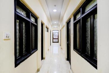 Collection O Hotel Pal Avadh