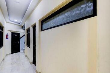 Collection O Hotel Pal Avadh