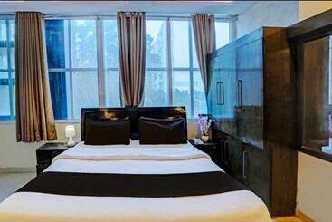 Collection O Hotel Pal Avadh